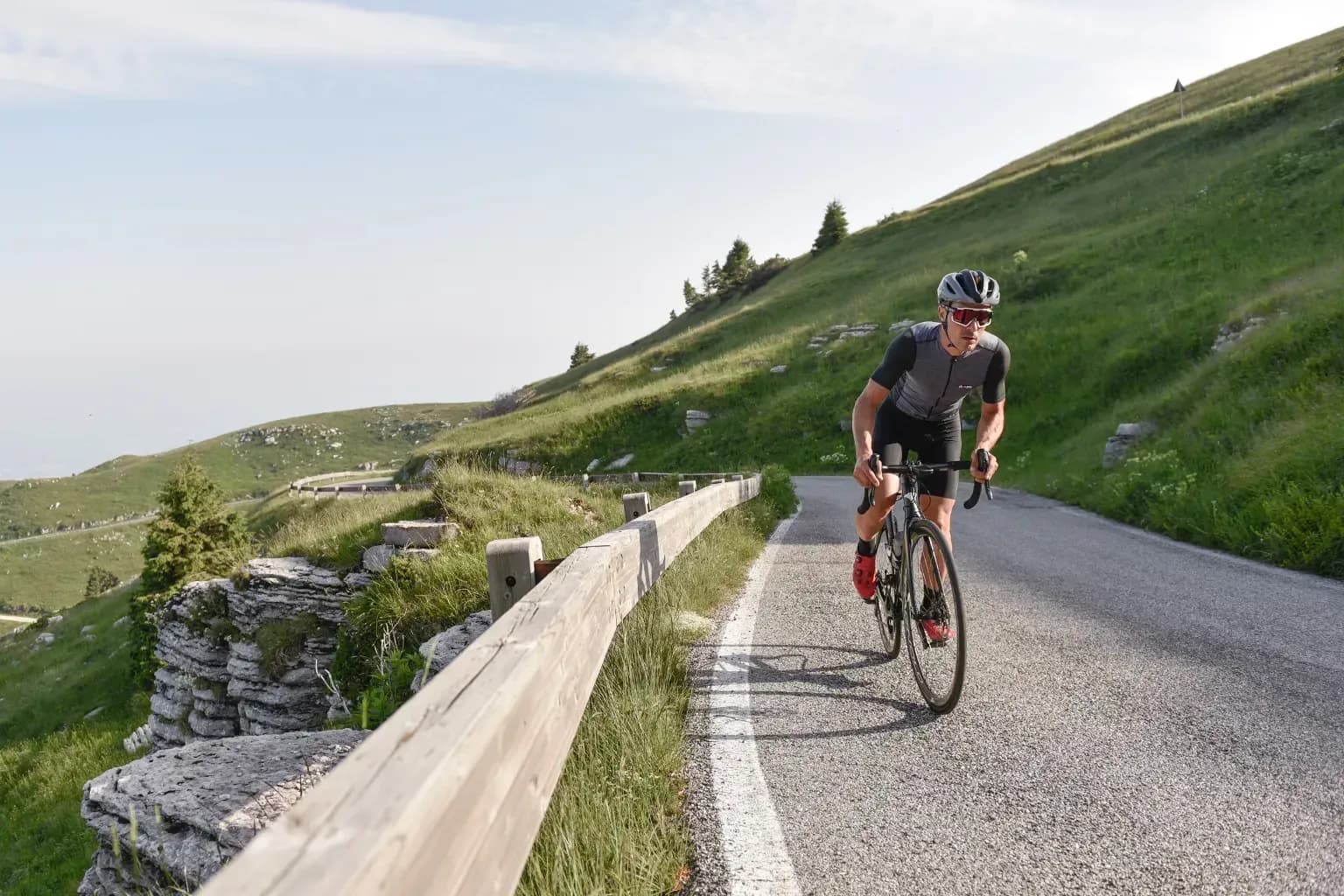 Cyclist riding with Favero Assioma power meter pedals